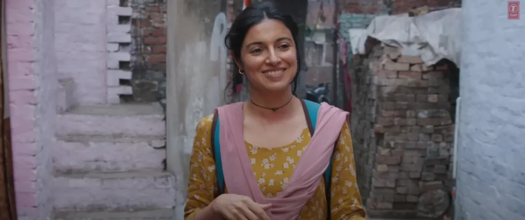 Divya Khossla in and as Ek Chatur Naar Movie