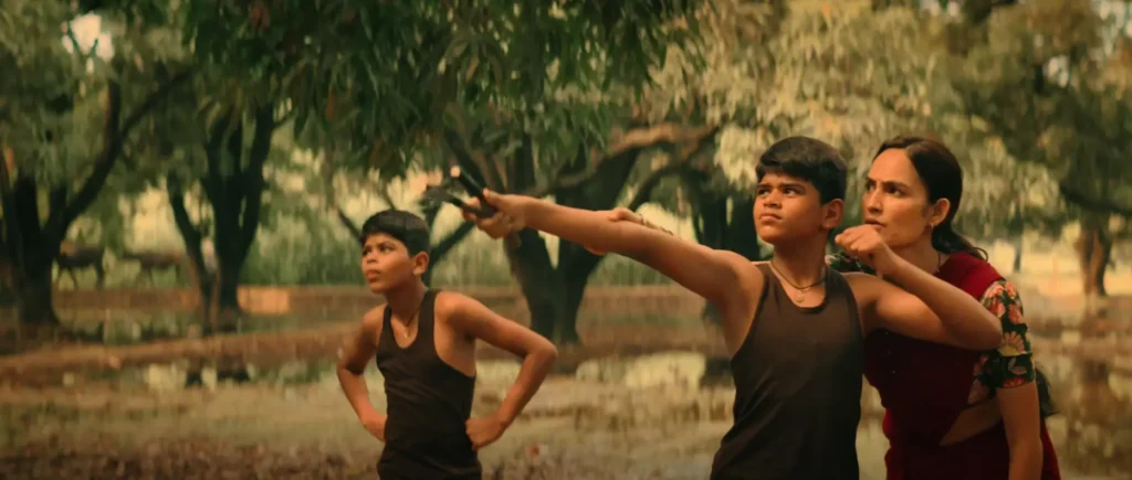 Aaishvary Thackeray as Babalu and Dabalu with Mother Monika Panwar in Nishaanchi Movie 2025